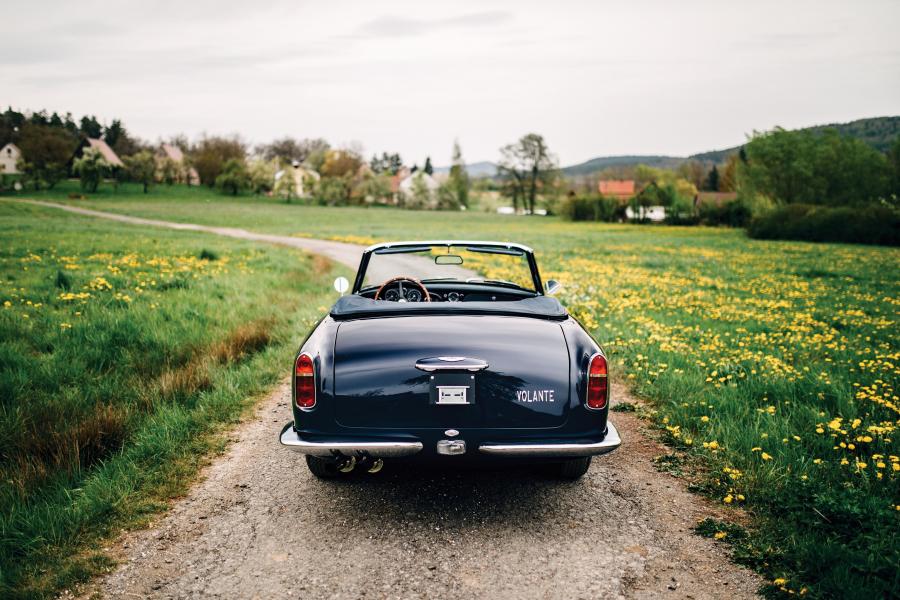  Aston Martin Volante 1965 года  (фото 34 из 35)